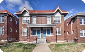 4919-4921-4921 Lindenwood Ave in St. Louis, MO - Building Photo