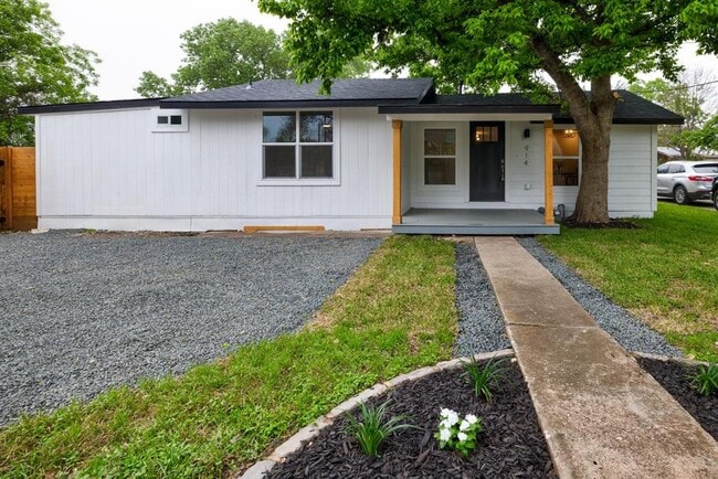 property at 914 E 19th St
