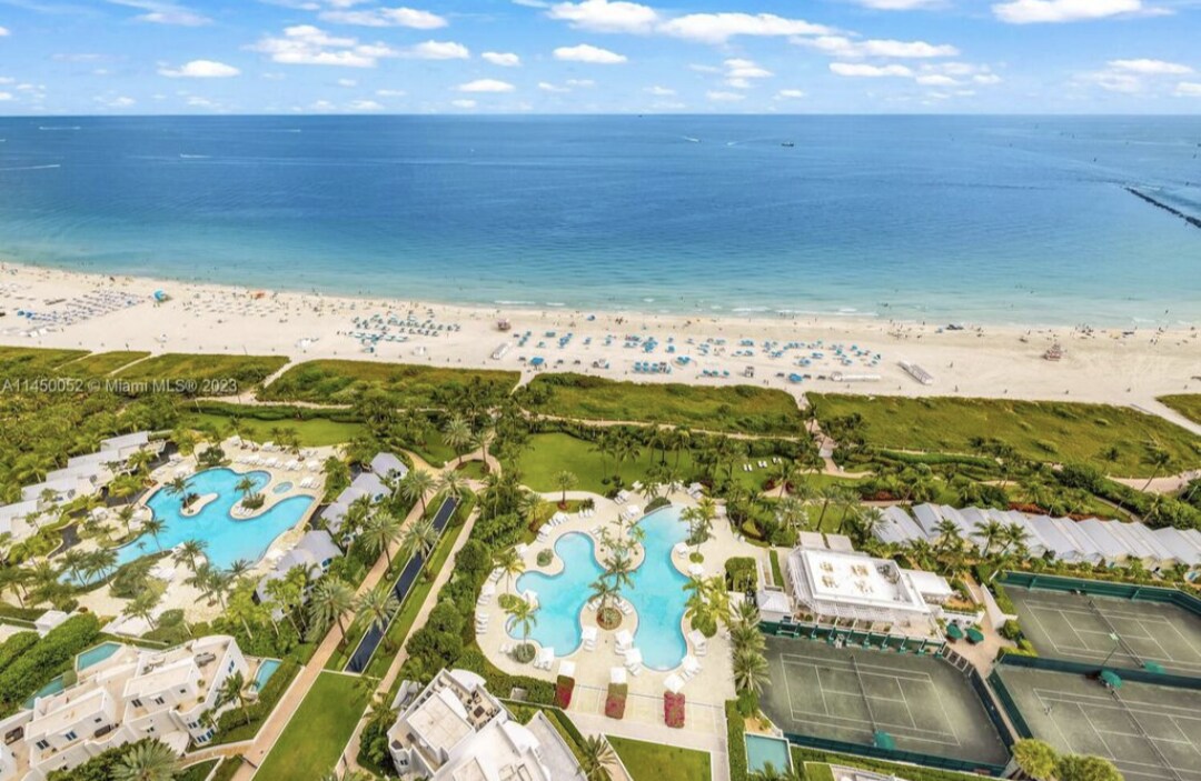 100 S Pointe Dr, Unit 3504 in Miami Beach, FL - Foto de edificio