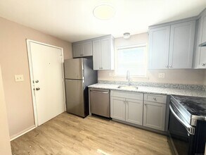 10 Colonial Dr in Rocky Hill, CT - Building Photo - Building Photo