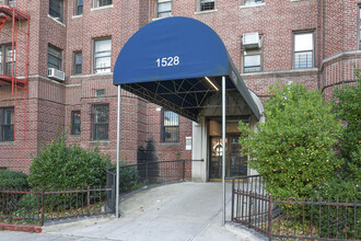 1528 49th St in Brooklyn, NY - Foto de edificio - Building Photo