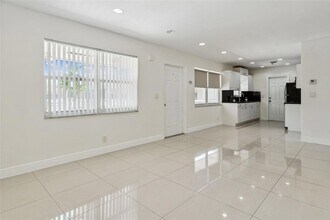 3501 Van Buren St, Unit 15 in Hollywood, FL - Building Photo - Building Photo