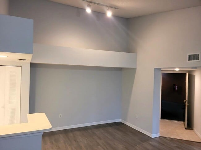 4197 N Haverhill Rd in West Palm Beach, FL - Building Photo - Building Photo