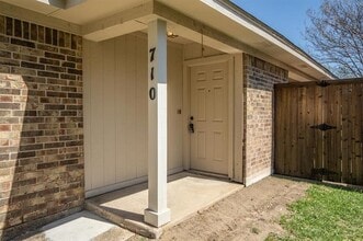 710 Michol St in Grapevine, TX - Building Photo - Building Photo