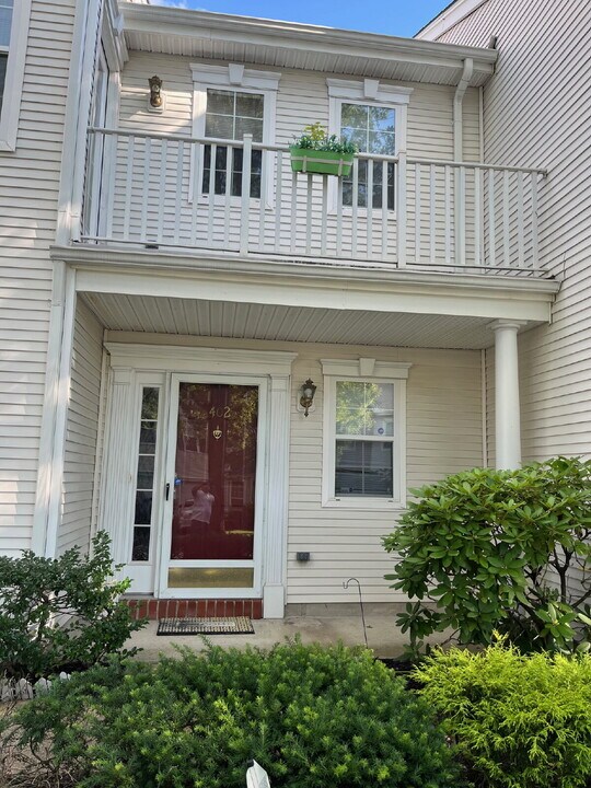 402 Harvest Ln in Monmouth Junction, NJ - Building Photo