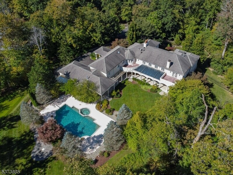 21 Stoningham Dr in Warren, NJ - Building Photo