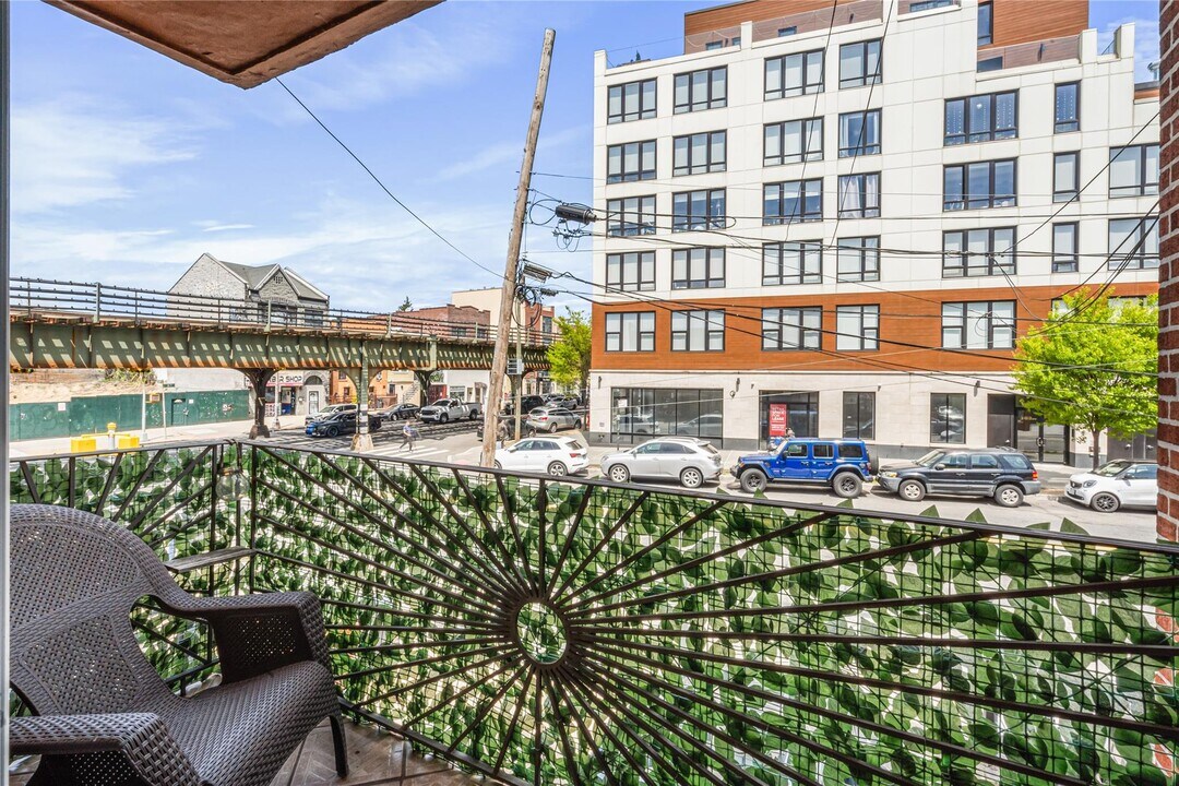 23-31 28th St-Unit -2 in New York, NY - Building Photo