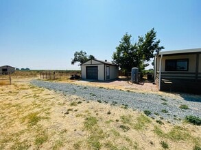 21616 Thornton Rd in Lodi, CA - Building Photo - Building Photo