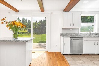 214 Highland Rd in Tiverton, RI - Building Photo - Building Photo