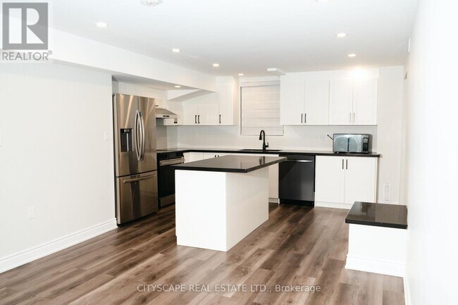 812 Magnolia Tsse. in Milton, ON - Building Photo - Building Photo