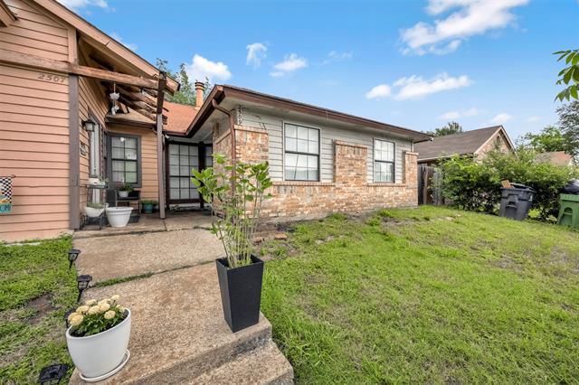 2509 Sunflower Dr in Arlington, TX - Building Photo