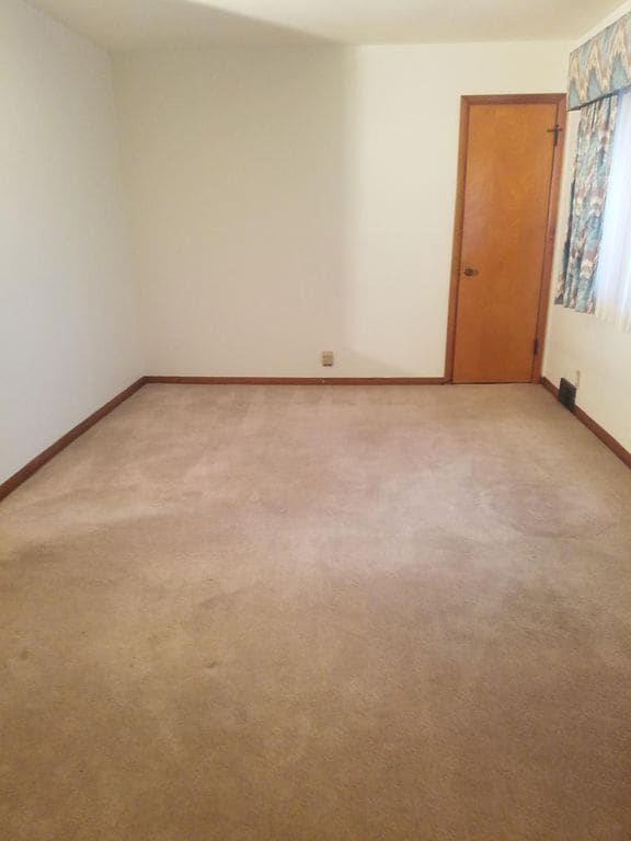 2225 W Silver Spring Dr in Milwaukee, WI - Building Photo - Building Photo