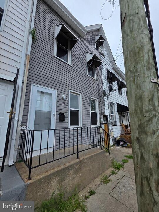 166 Jersey St in Trenton, NJ - Building Photo
