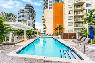 3250 NE 1st Ave in Miami, FL - Building Photo