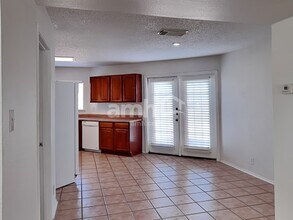 33 Messenger Crk in San Antonio, TX - Building Photo - Building Photo