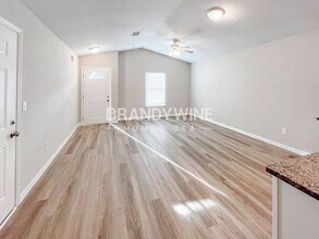 5301 Oaktrail Ln in Jacksonville, FL - Foto de edificio - Building Photo