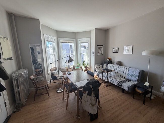 28 Adams St, Unit 1 in Waltham, MA - Building Photo - Building Photo