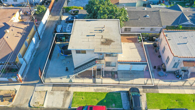 710 W 91st St in Los Angeles, CA - Building Photo - Building Photo