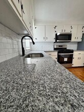 40 Bourne St in Bristol, RI - Foto de edificio - Building Photo