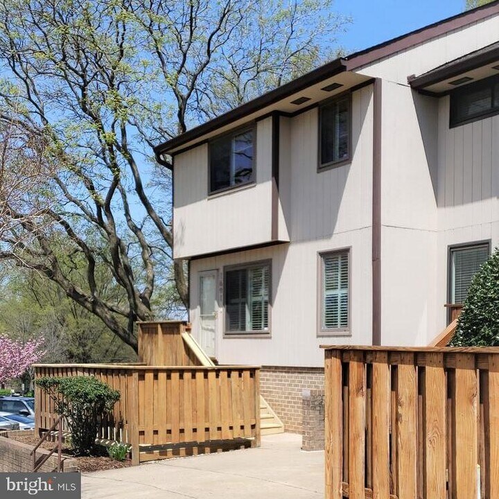 1691 Westwind Way in McLean, VA - Building Photo