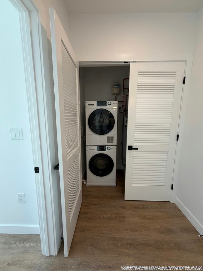 199 Gardner St, Unit 313 in Boston, MA - Foto de edificio - Building Photo