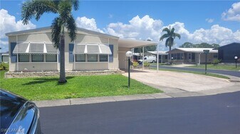 624 Sunset Ln in North Fort Myers, FL - Building Photo