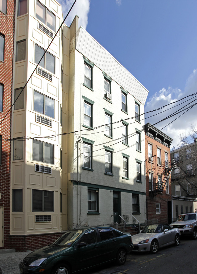 208 2nd St in Hoboken, NJ - Building Photo - Building Photo