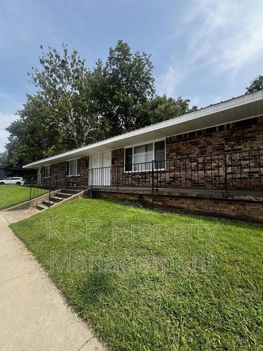 1620 S H St in Fort Smith, AR - Building Photo