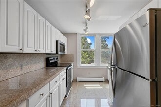 500 Chapel St in New Haven, CT - Building Photo - Building Photo