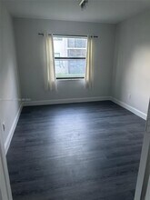 855 NE 209th St in North Miami Beach, FL - Building Photo - Building Photo