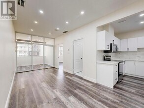 393 King St W in Toronto, ON - Building Photo - Building Photo