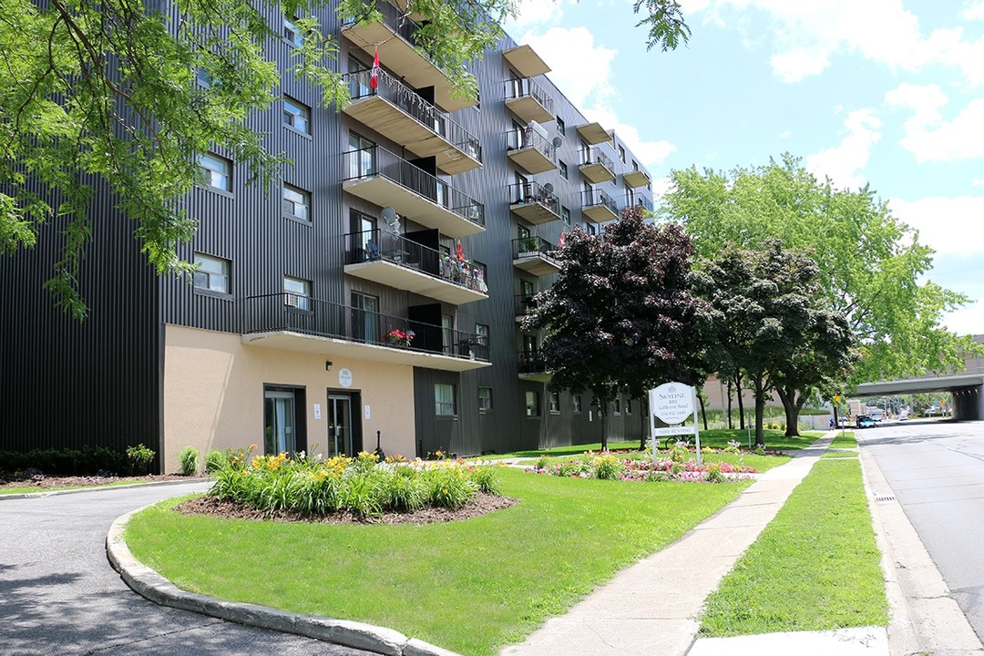 Regal Towers in Sarnia, ON - Building Photo