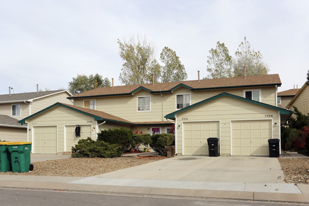 7529-7935 Banner Ct in Colorado Springs, CO - Foto de edificio