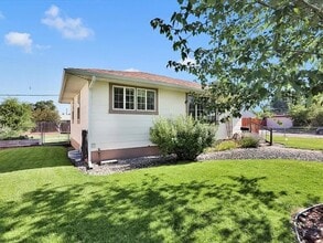 1529 E Bismark Ave in Spokane, WA - Foto de edificio - Building Photo