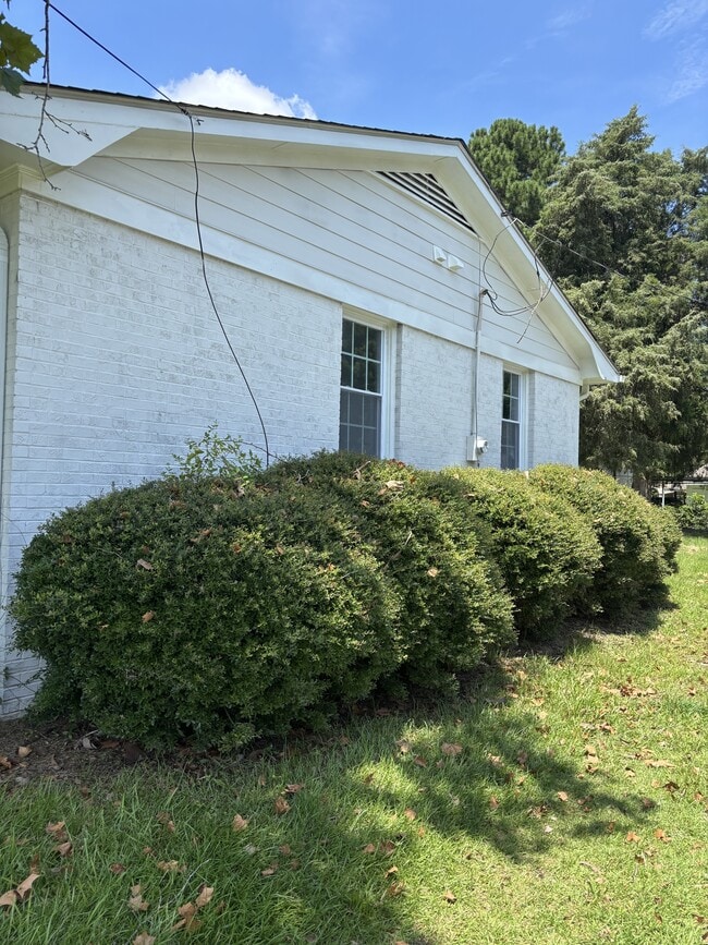 1246 NC-27 in Benson, NC - Building Photo - Building Photo