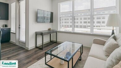 91 Jensen Dr, Unit 2111 in Houston, TX - Foto de edificio - Building Photo