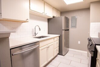 8555 Fairmount Dr in Denver, CO - Building Photo - Building Photo