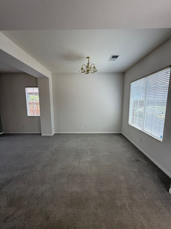 12710 Crystal Cove Ave in Bakersfield, CA - Building Photo - Building Photo