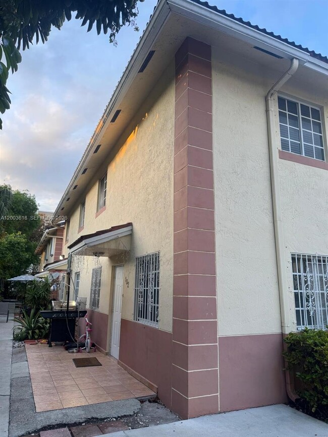 6763 NW 182nd St in Hialeah, FL - Building Photo - Building Photo