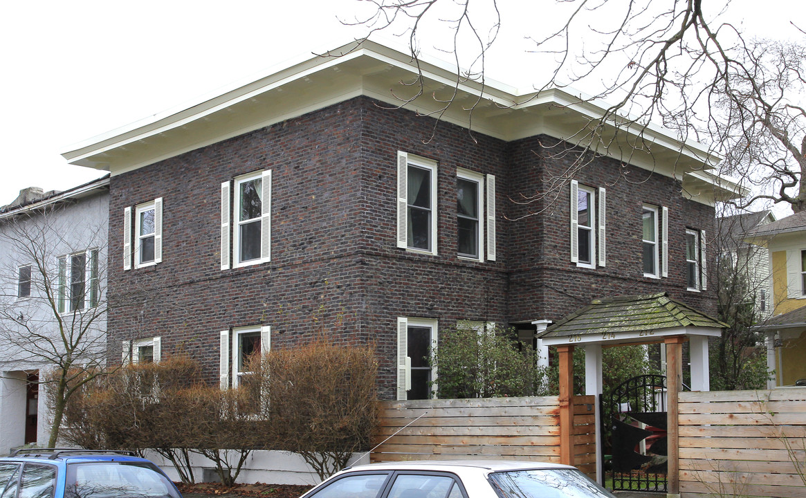 216 21st Ave in Seattle, WA - Foto de edificio