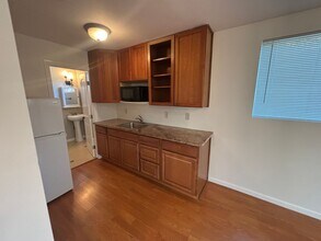 552 Summit Dr in Emerald Hills, CA - Building Photo - Building Photo