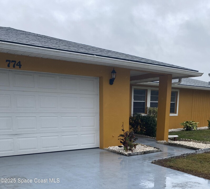 774 Ashley Ave SE in Palm Bay, FL - Building Photo