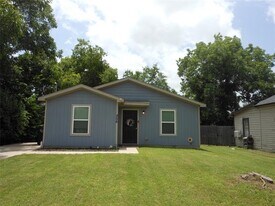 206 Royal St in Cleburne, TX - Building Photo