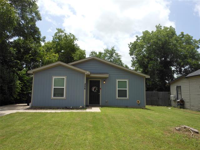 206 Royal St in Cleburne, TX - Building Photo