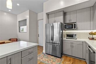 4322 Gentry Ave, Unit 103 in Los Angeles, CA - Building Photo - Building Photo