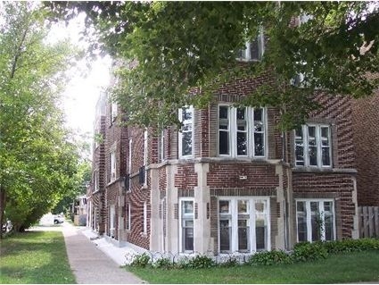 2301 Gunderson Ave in Berwyn, IL - Foto de edificio