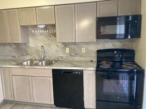 635 Kennedy Dr, Unit 3 in Grand Island, NE - Building Photo - Building Photo