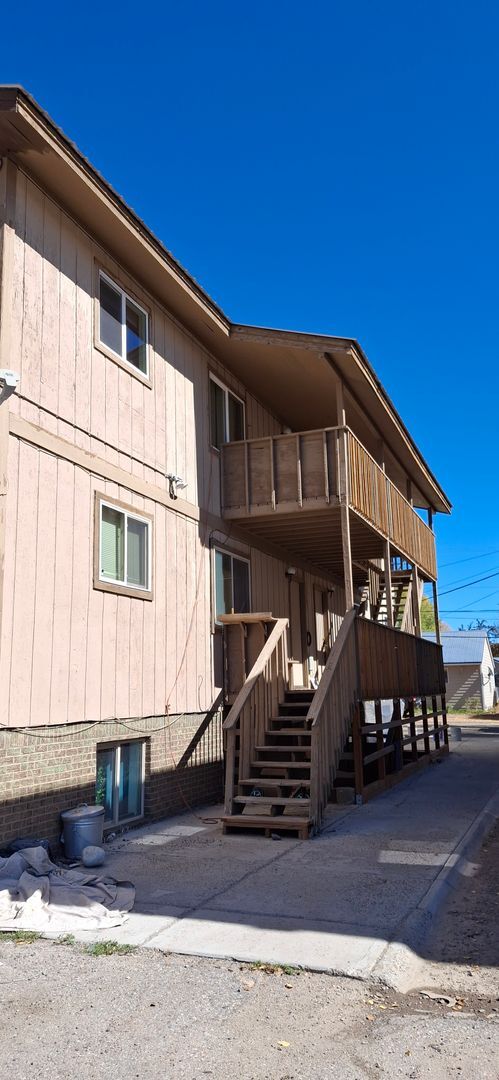 property at 306 N 9th St