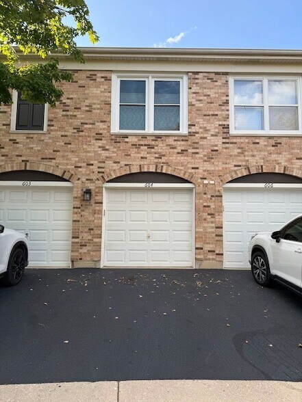 534 River Front Cir in Naperville, IL - Building Photo