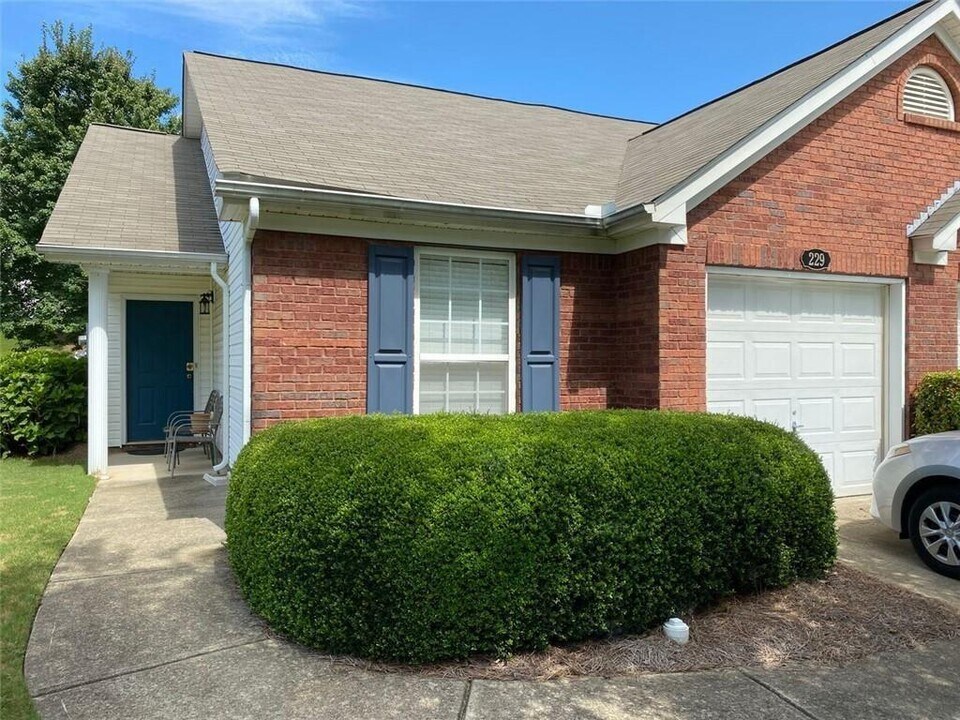 229 Cottonwood Creek Cir in Canton, GA - Building Photo